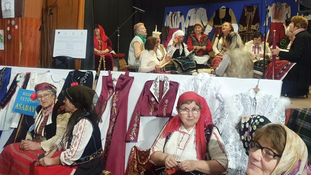 Празник на етносите в Семерджиево представи автентични обичаи, танци и носии