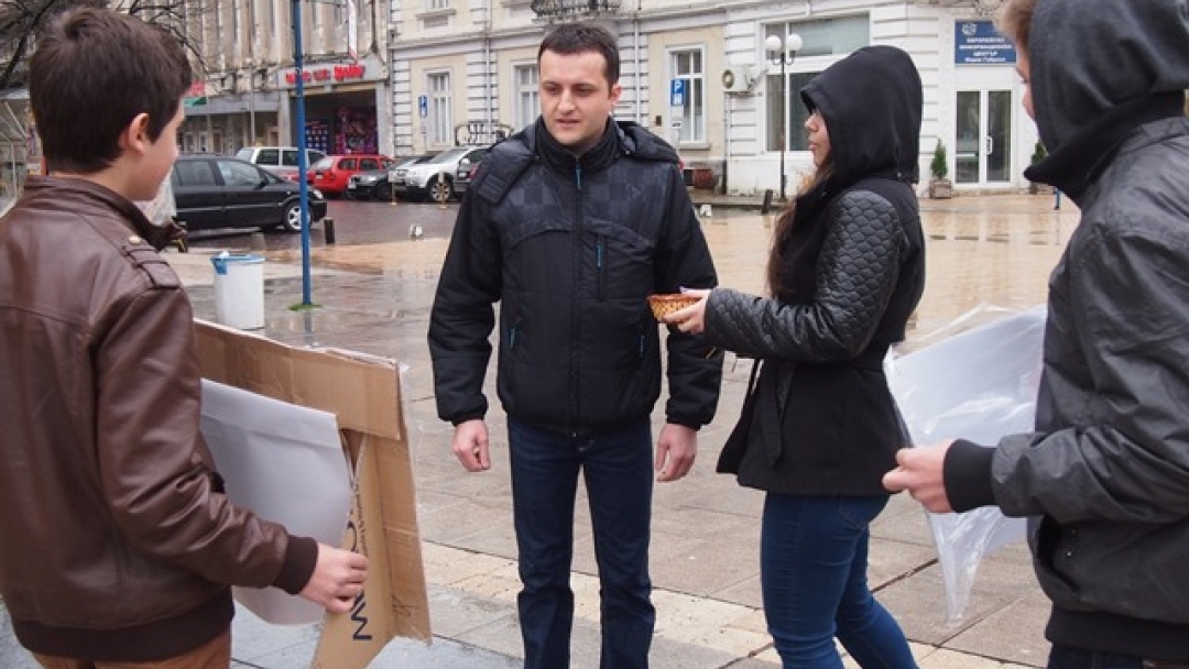 Акция на "Младежки парламент" към Общински Младежки Дом - Русе по повод Денят на Земята