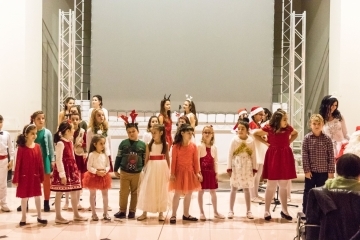 Вокална група "Приста" представи традиционния си коледен концерт