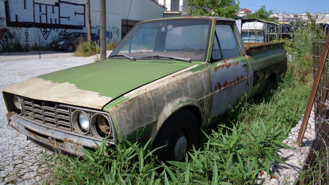 Община Русе апелира гражданите доброволно да премахнат старите си автомобили от улиците и междублоковите пространства