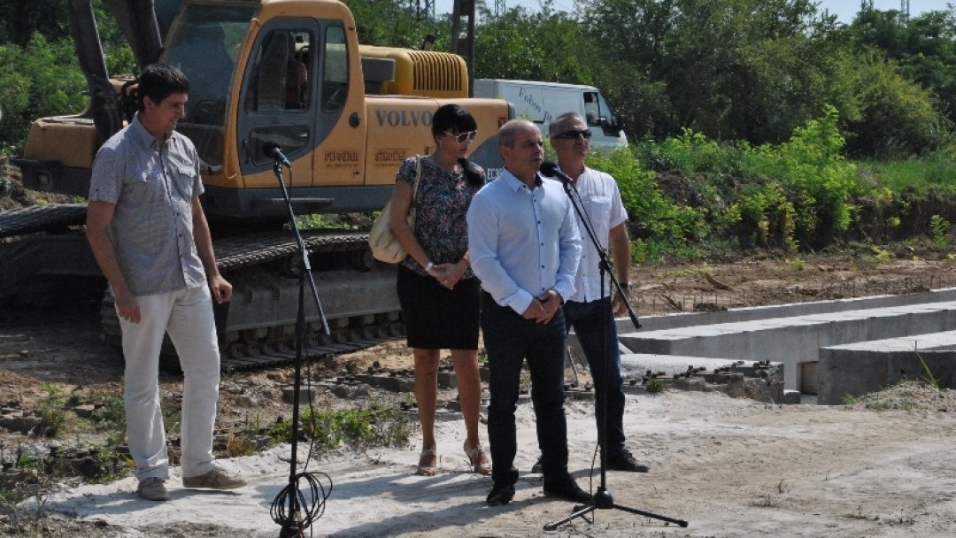 Кметът Пламен Стоилов даде старт на строителството на ново депо за ремонт на локомотиви