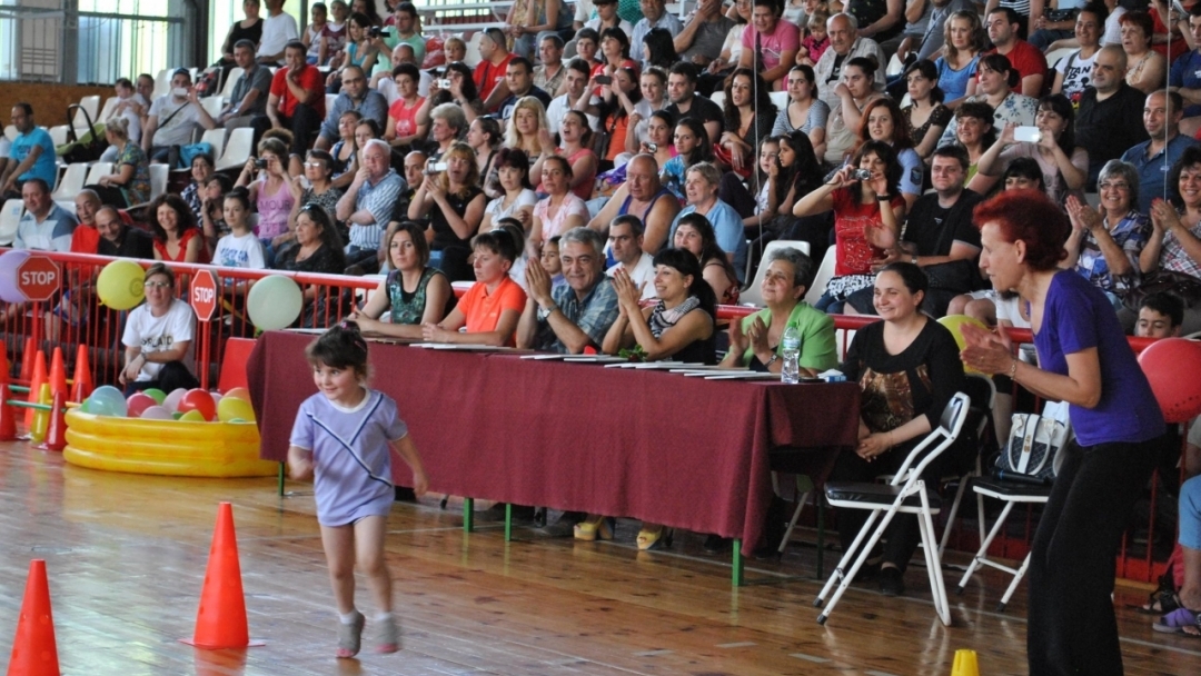 260 деца участваха в спортния празник на детска градина „Незабравка“