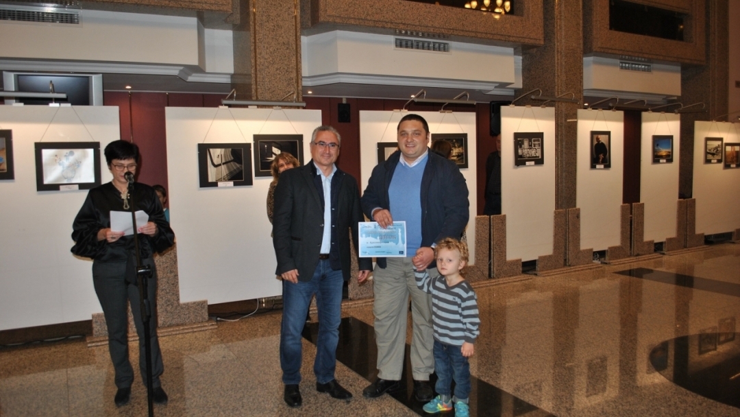 Зам.-кметът Димитър Наков връчи награди от фотоконкурса "Запази духа на Русе"