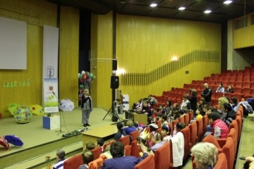 Сдружение "Дете и пространство" изпрати трима абитуриенти