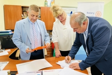 Ротари клуб Русе дари медицинска апаратура на Дом "Приста" 