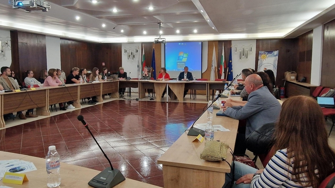 Програмата „От връстници за връстници“ на Превантивно-информационния център ще обхване 8 училища в Русе