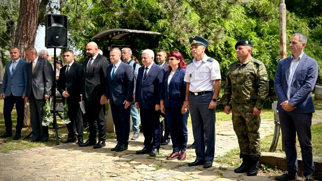 Русе почете паметта на Ботев и загиналите за свободата на България
