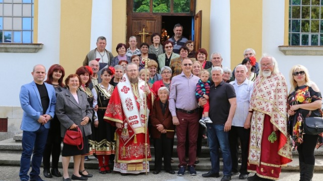 Откриха обновената църква "Св. Архангел Михаил" в с. Сандрово