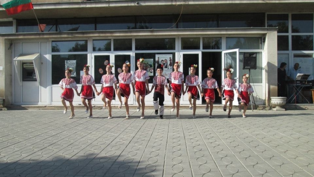 Гергьовденско хоро се изви в град Мартен 