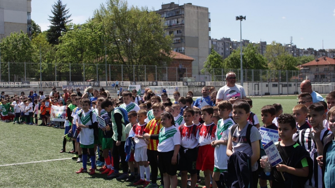Любовта към футбола и „Дунав“ събра над 250 деца на едно място за празника на Русе