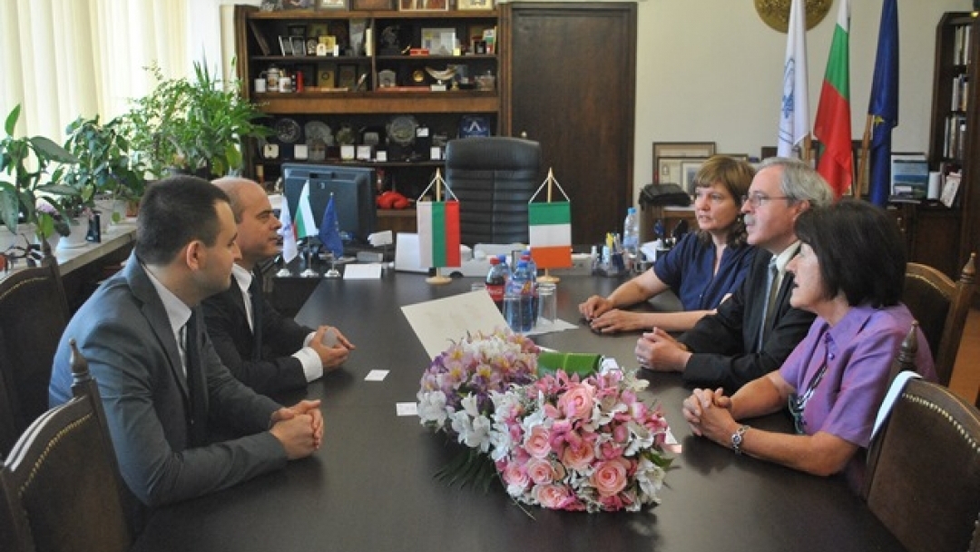 Кметът Пламен Стоилов се срещна с  ирландския посланик Джон Бигър