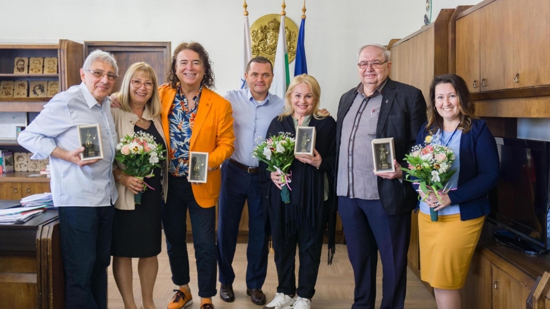 Кметът Пенчо Милков награди журито в Международния детски певчески конкурс „Северно сияние“