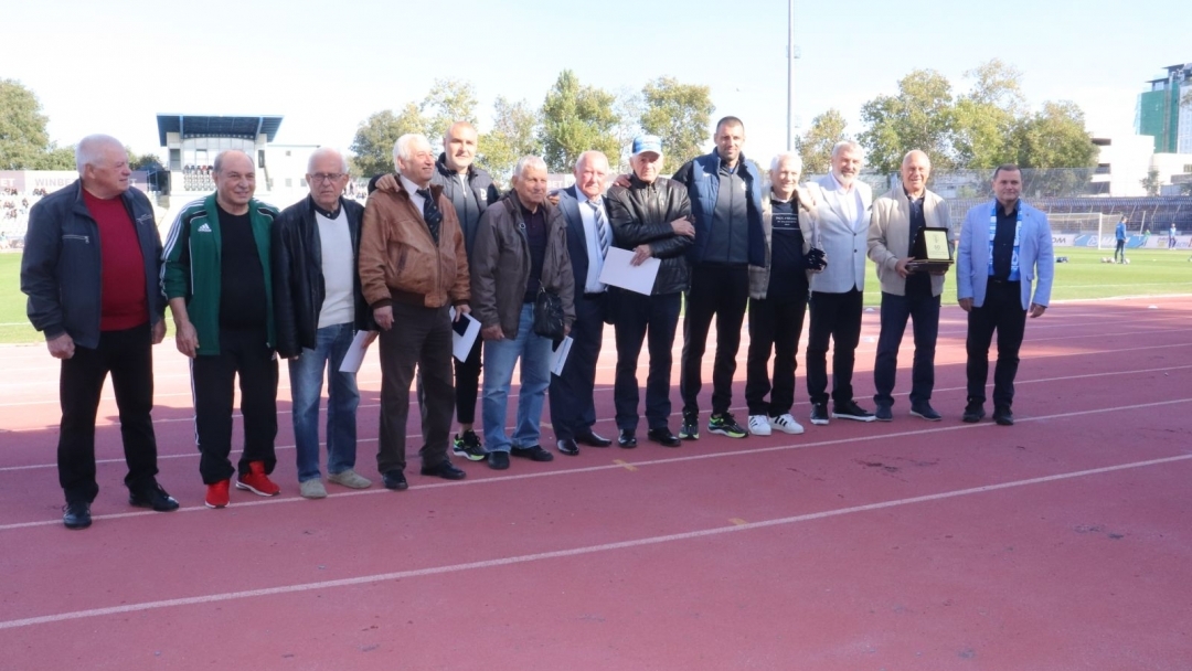 Mayor Pencho Milkov honored the legends of Ruse football who defeated the Roma team 50 years ago