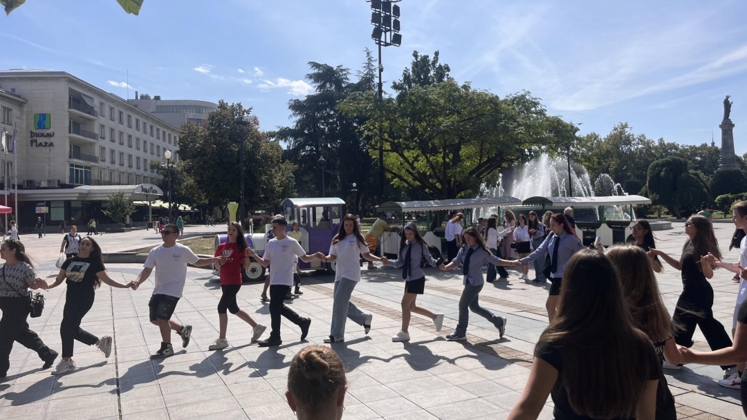 Флашмоб и демонстрации дадоха старт на творческия сезон в Младежкия дом