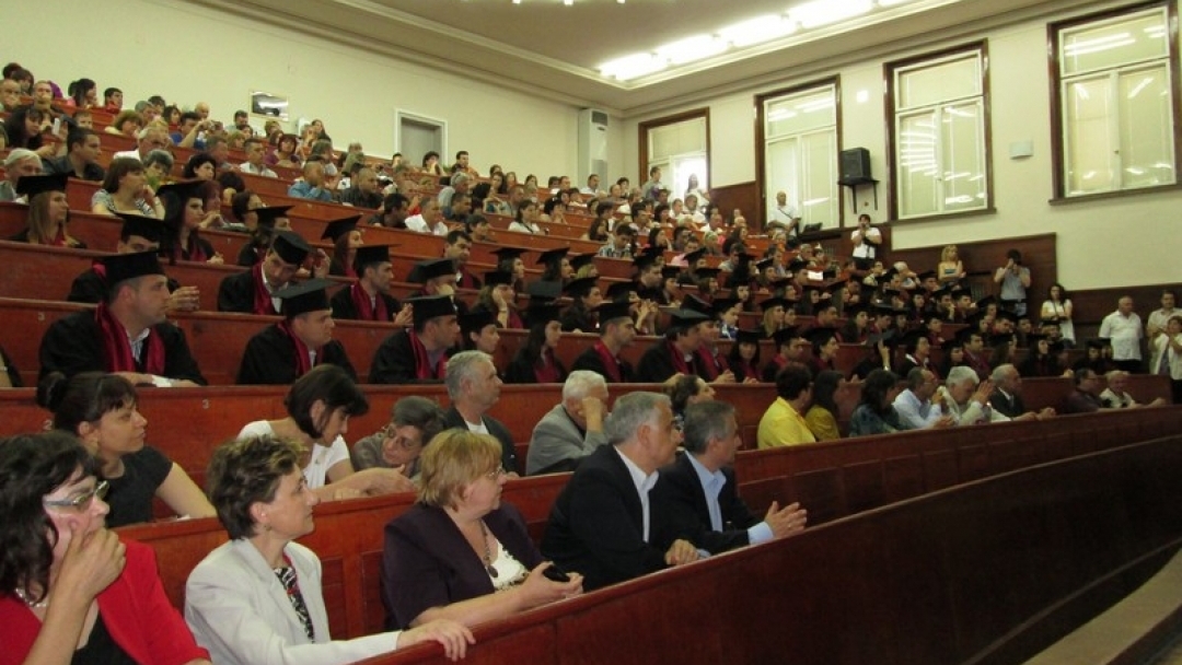 Връчиха дипломите на Випуск 2013 на Юридическия факултет на Русенския университет