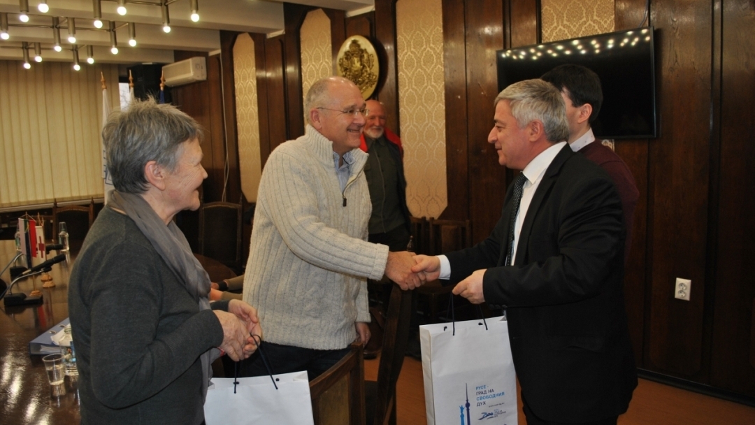 Консултанти от Швейцарския кръст се срещнаха с председателя на Общински Съвет