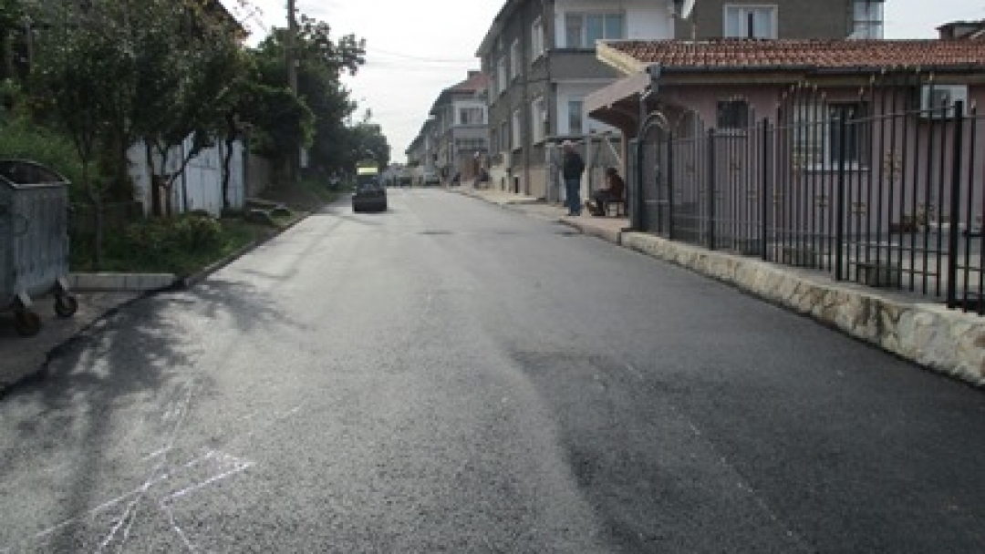 „Комунални дейности“ продължават активните ремонтни дейности на улици в общината