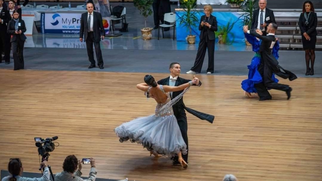 Над 450 двойки от цял свят показаха майсторство в спортните танци в Русе        