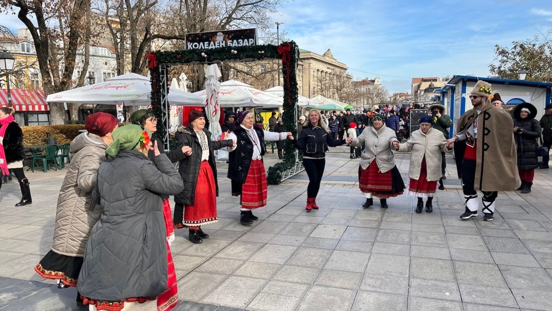 Mayor Pencho Milkov welcomed carolers in the town square