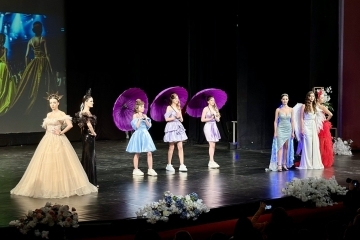 Спектакълът „Асамблея на красотата и модата“ превърна сцената на Доходното здание в пространство на естетика и съпричастност