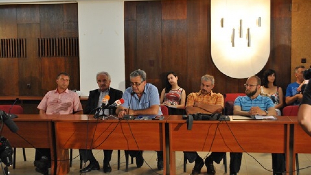 Зам.-кметът Наталия Кръстева приветства участниците в работната среща за развитие на велотуризма в Дунавския регион