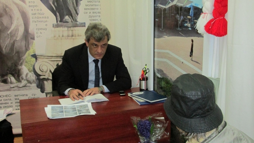 Русенци се срещнаха със заместник-кмета Свилен Иванов на организирана от вестник „Бряг“ приемна