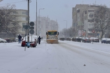 Проходимостта на пътната мрежа в Русе и общината се поддържа при усложнени зимни условия