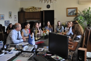 Кметът Пламен Стоилов посрещна носителите на 16 купи от Студио за съвременни танци „Фрийдъм“