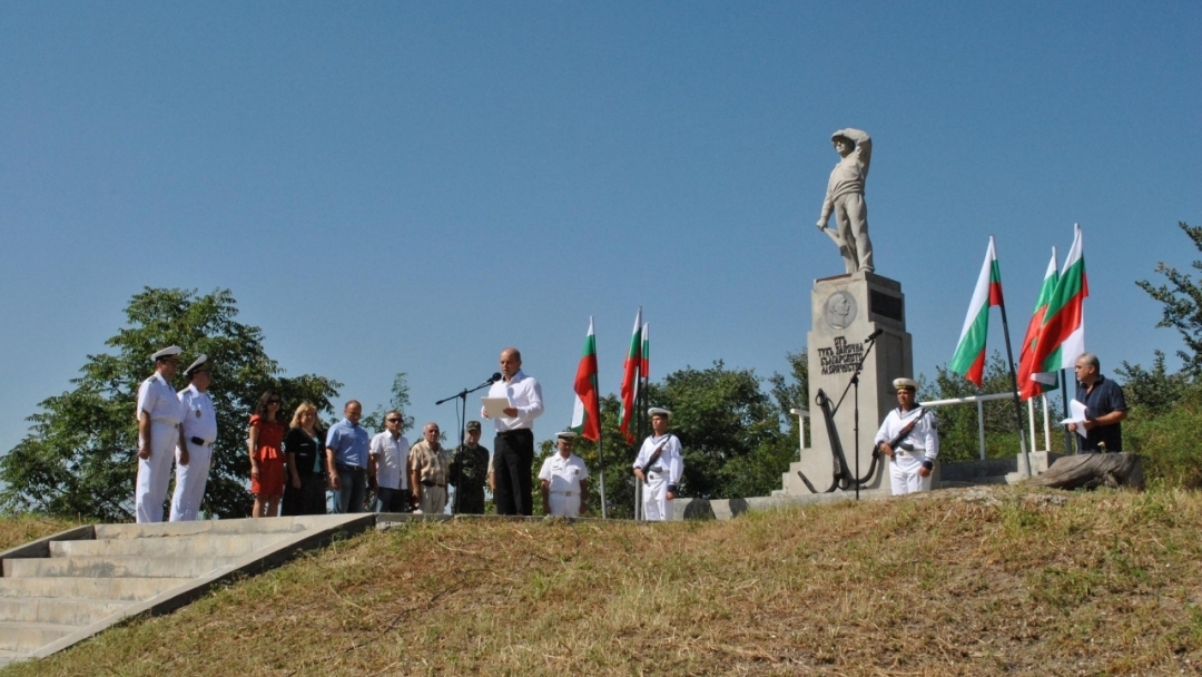 Почетна значка „Русе“ за командира на военноморските сили контраадмирал Румен Николов