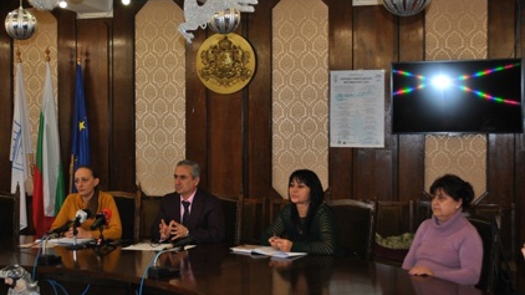 Контрольори проверяват превозвачите от обществения градски транспорт за електронното таксуване