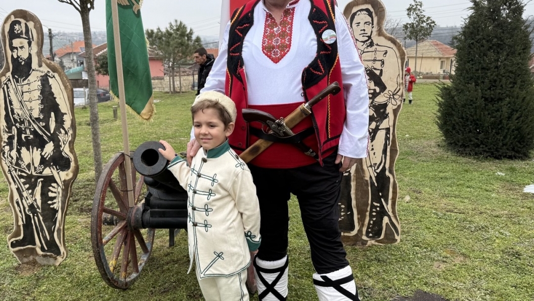 Със залпове на Черешовото топче в Долапите честваха Трети март