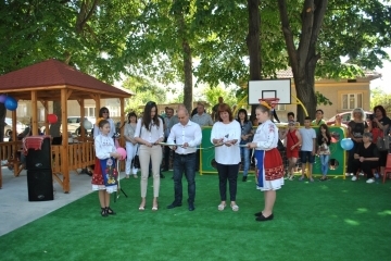 На 1 юни в Тетово откриха модерна детска площадка 