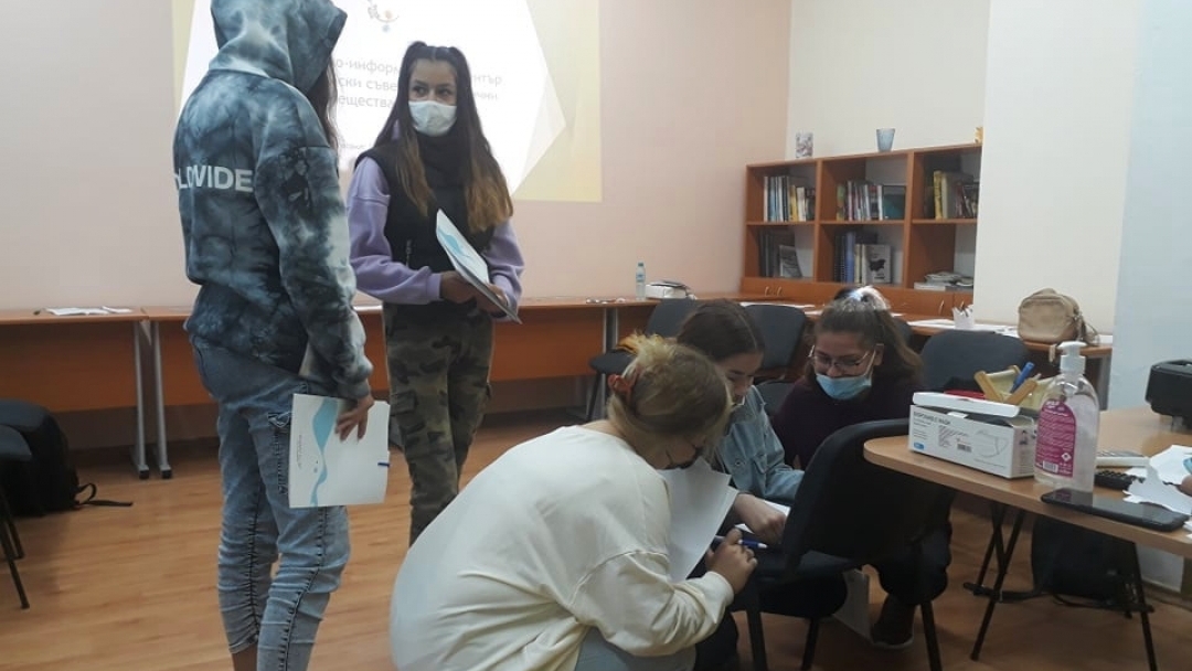 Екипът на Превантивно-информационния център работи с 24 училища в Русе за превенция на наркотиците