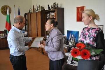 Кметът Пламен Стоилов с почетна грамота от Московския дом на съотечественика