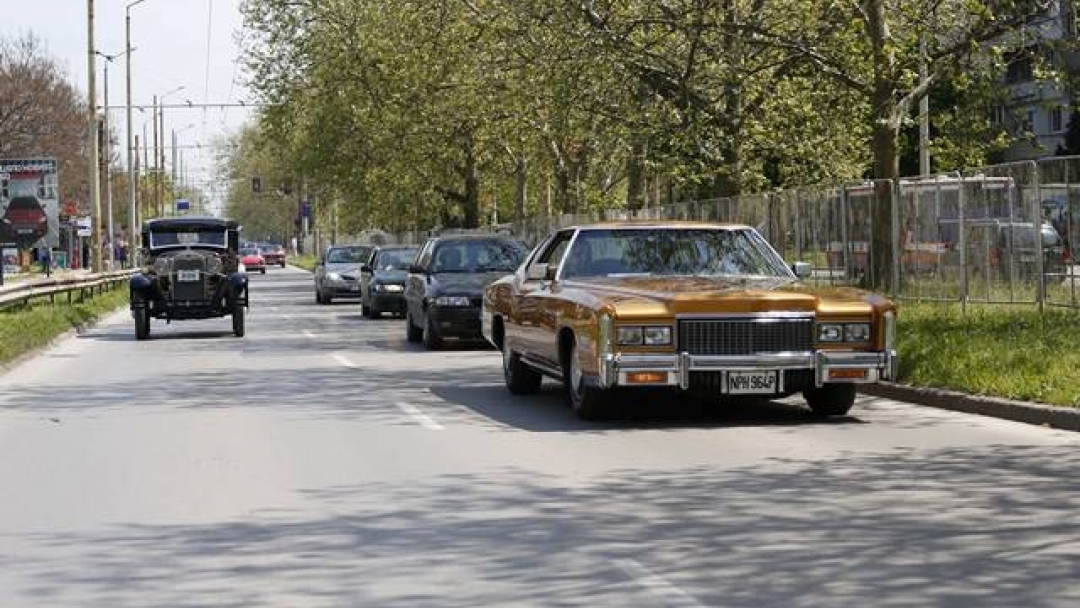 Над 80 автомобила от България и Румъния на Първи ретро парад Русе 2015 г.