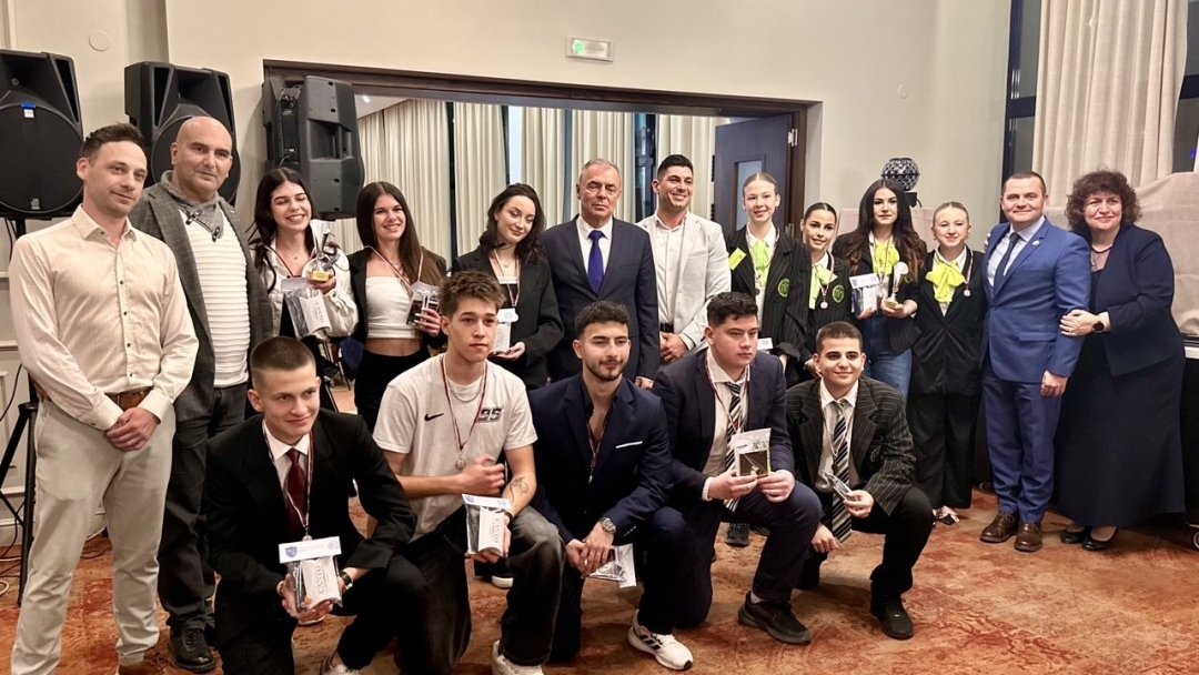 Министър Сергей Игнатов и кметът Пенчо Милков наградиха победителите в състезание по професии в туризма