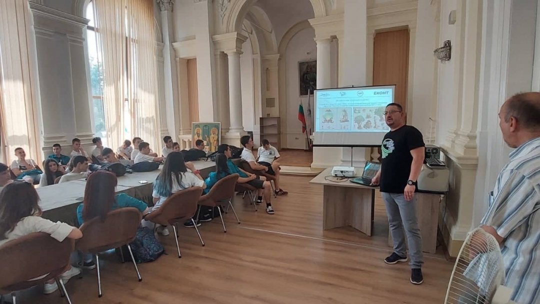 Лекция на „Креативен център Русе“ по основи на гейм дизайна впечатли русенски ученици