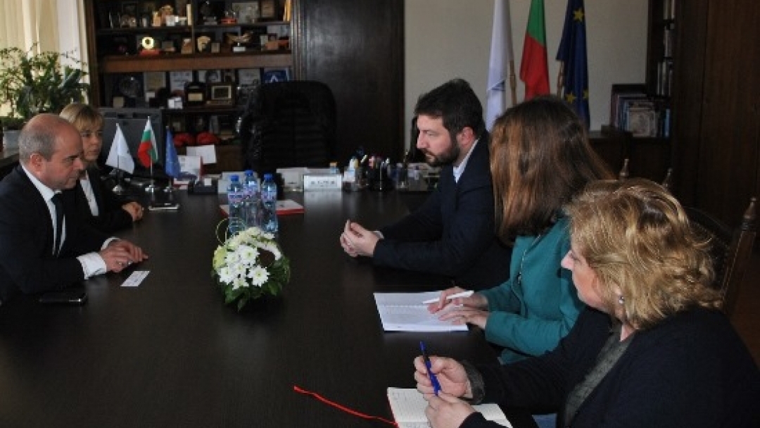 Проектът 'Интегриран подход на Община Русе за интеграция на роми и други уязвими групи на територията на общини от Област Русе' е сочен за пример на национално ниво