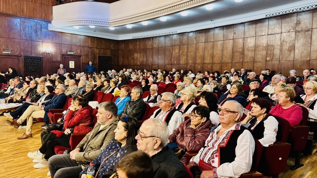 Международният фестивал „Талантът възраст няма“ събра в Русе изпълнители от България, Румъния и Молдова