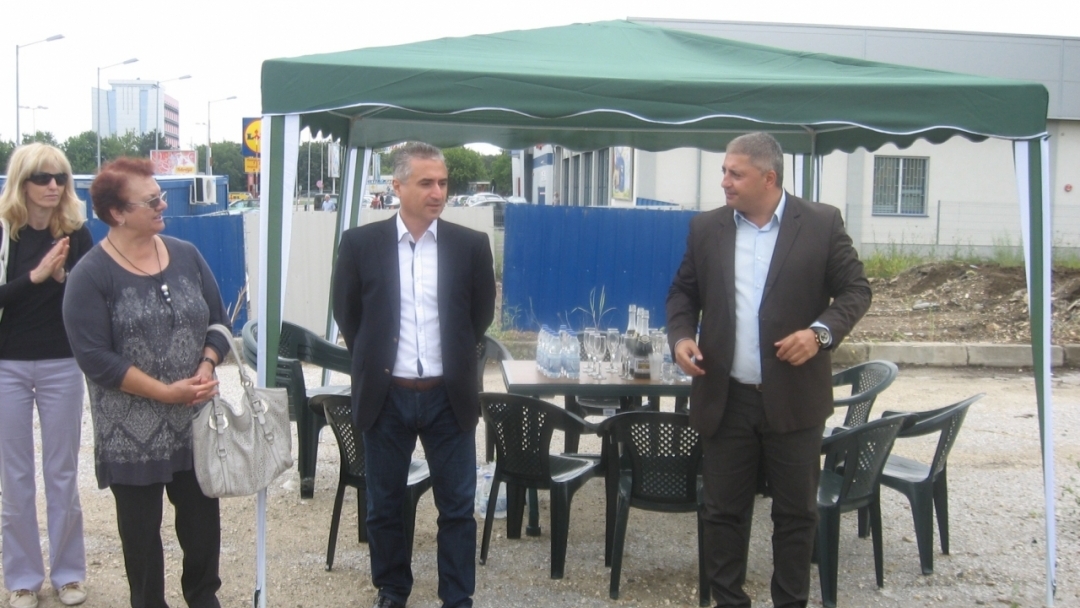 Направиха първата копка на нов хипермаркет в Русе