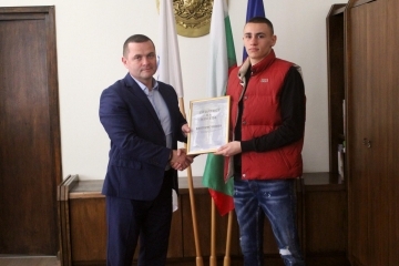 Viktorio Iliev was awarded by Mayor Pencho Milkov for "Sportsman of the Month"