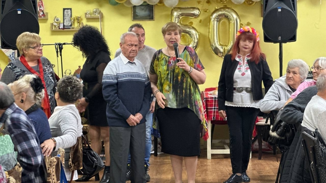 Пенчо Милков поздрави Пенсионерски клуб "Надежда" в Николово за юбилея му