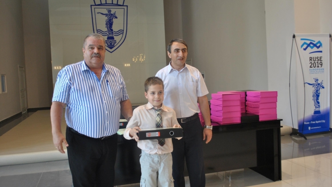 Наградиха 44 русенски отличници