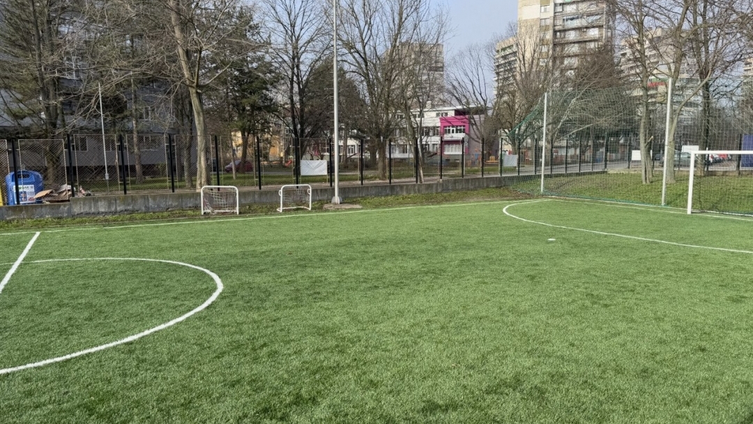 Русе с обновено футболно игрище и съоръжение за овчарски скок