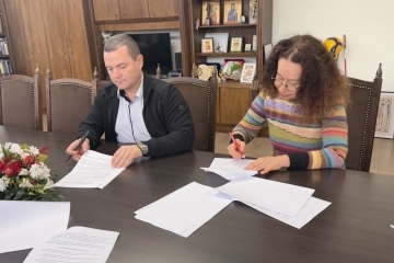 Кметът Пенчо Милков подписа колективен трудов договор с подобрени условия за служителите на Художествената галерия – Русе