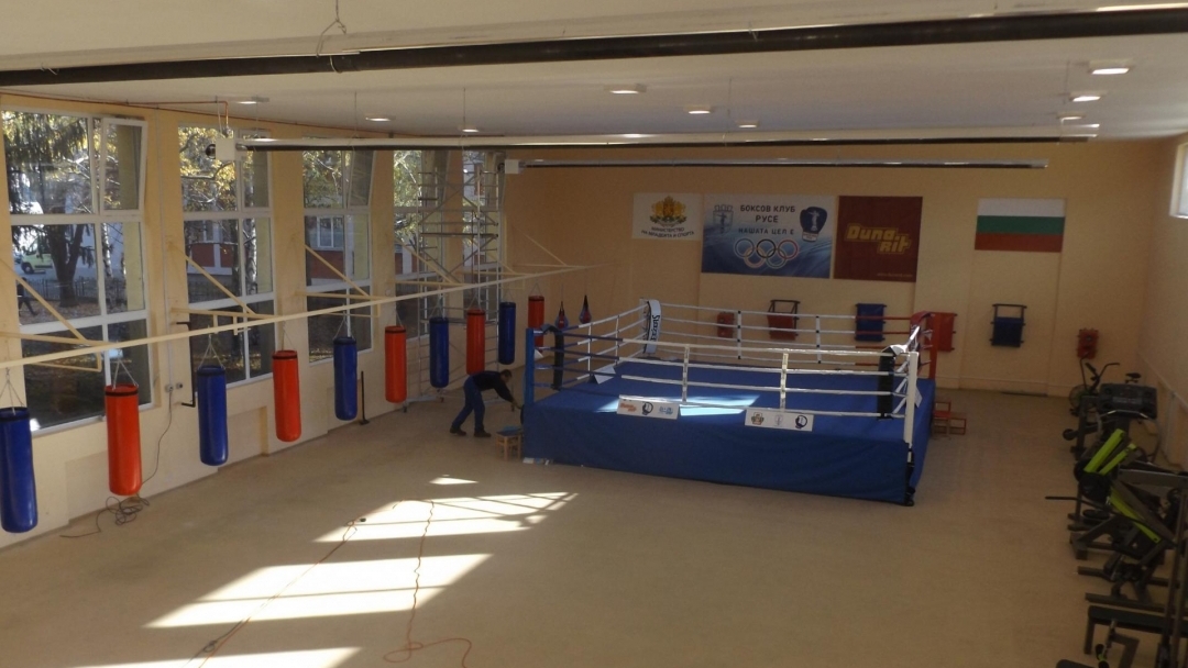 Приключват ремонтните и довършителните дейности в залата по бокс в ПГЗХТ "Проф. д-р Асен Златаров"