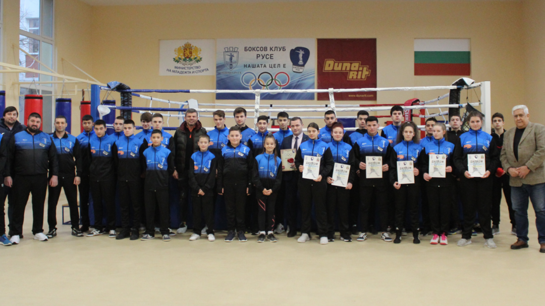 Ruse Boxing Club awarded Mayor Pencho Milkov for the municipal support in 2022.