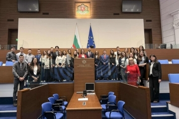 Младежи от Русе влязоха в ролята на депутати