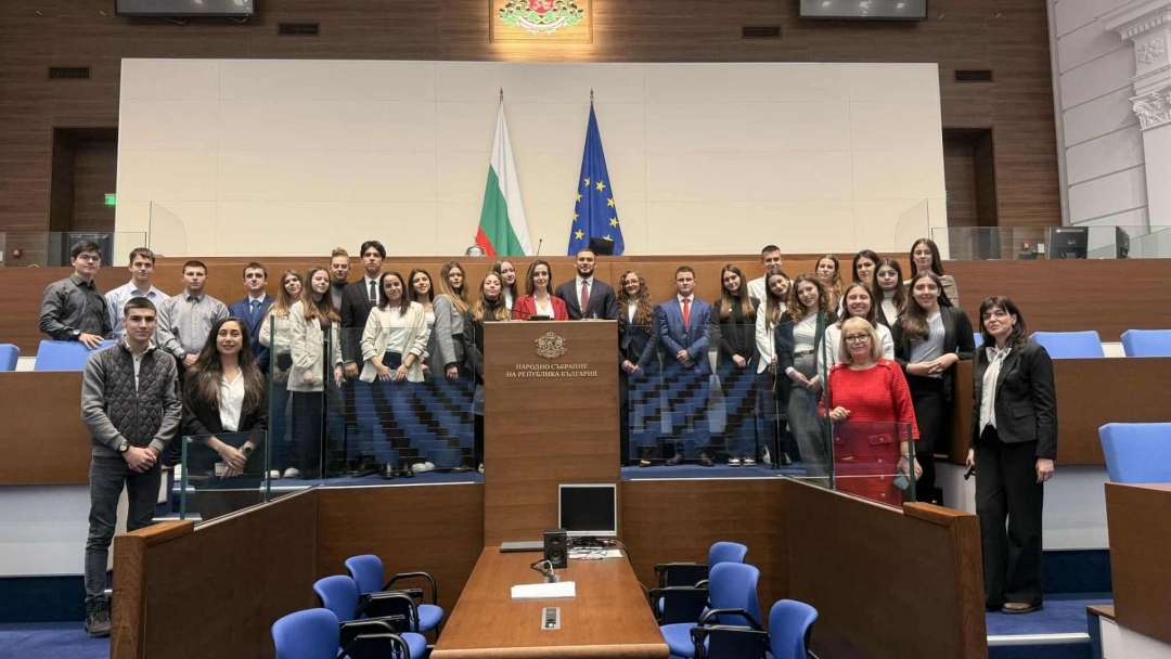 Младежи от Русе влязоха в ролята на депутати