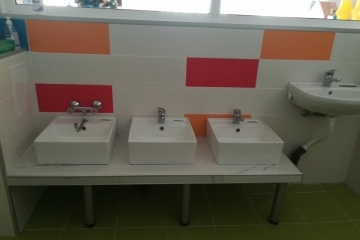 Община Русе обнови изцяло санитарните помещения в детската градина в Червена вода